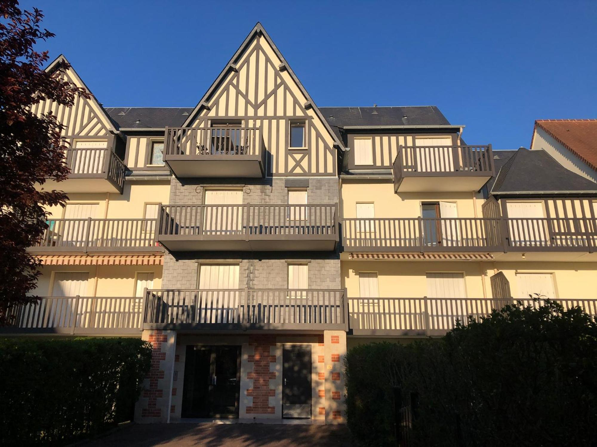 Le Petit Navire - Acces Direct Plage Cabourg Exterior photo